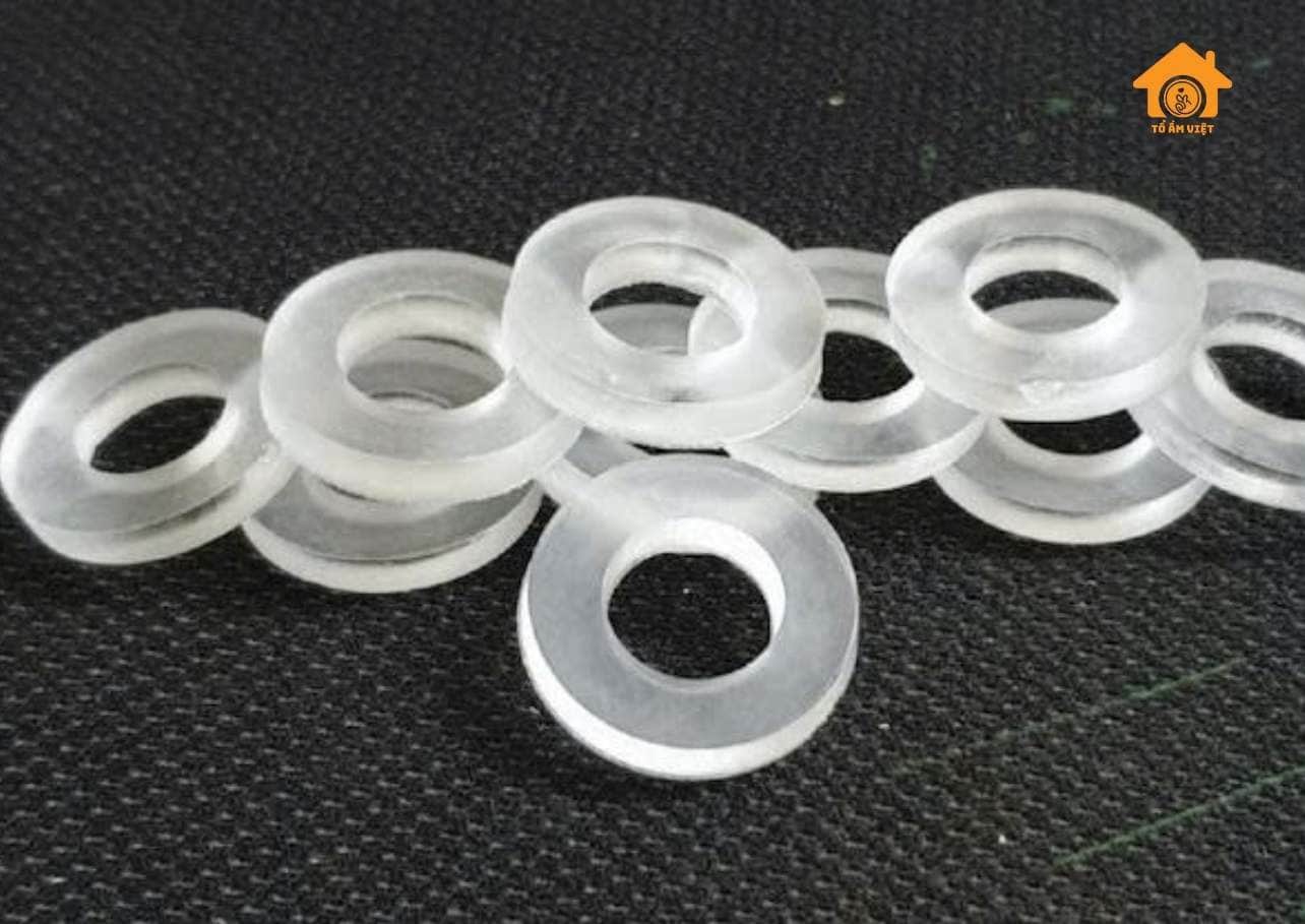 Gioang cao xu trong vòi xịt vệ sinh