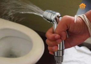 Vòi xịt vệ sinh bị rỉ nước