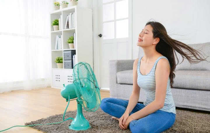 Quạt tích điện mini